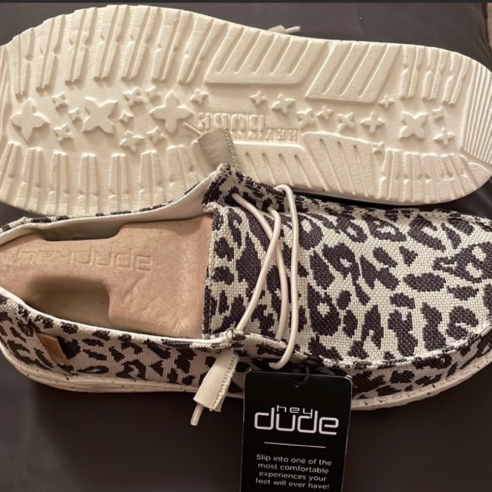 hey dude shoes- wendy woven cheetah gray/ size 7(38) cheetah print women 7.5